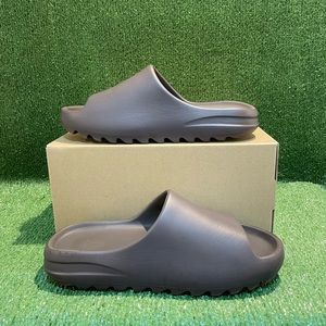 YZZY Slide “Soot”